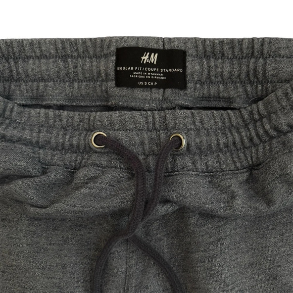 H&M Dark Grey Regular Fit Mid Thigh shorts - Picture 2 of 4